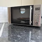 3 Bedroom Apartment - Loch Linnhe Views - Modern & Chilled Highland Stay